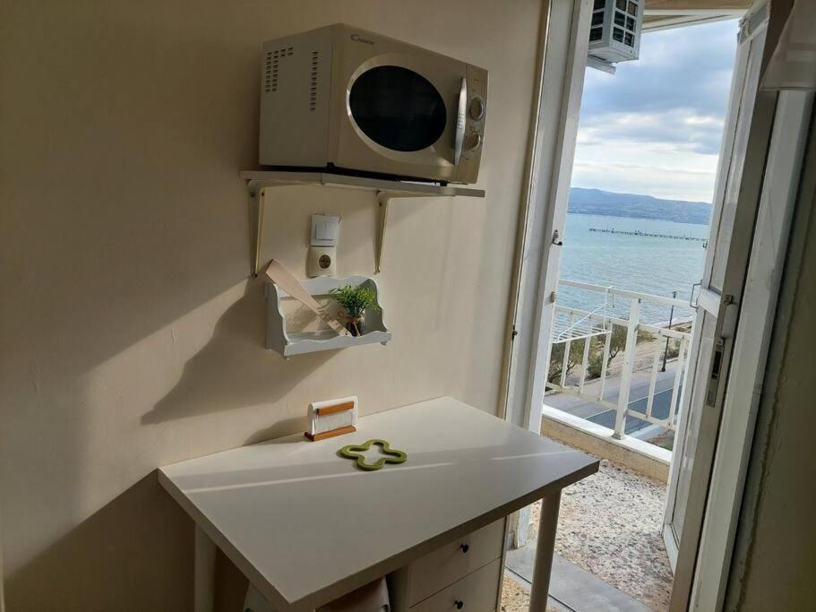 Endless Blue, In The Wave Apartment Peraia  Bagian luar foto
